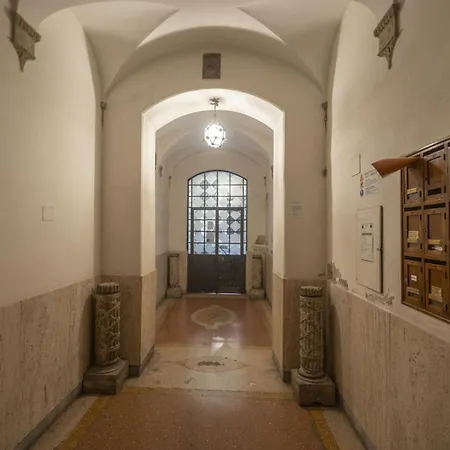 Elegant Retreat In Piazza Sforza Cesarini Apartamento *