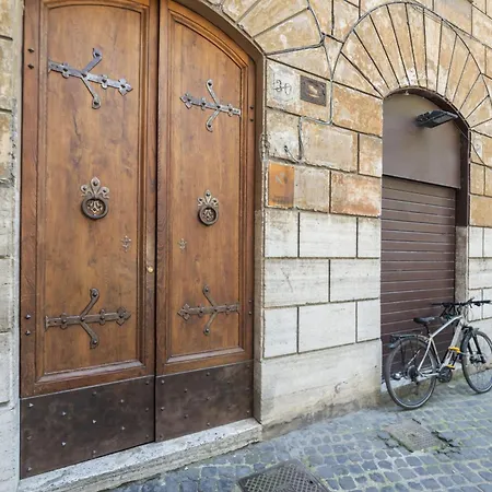 Elegant Retreat In Piazza Sforza Cesarini *