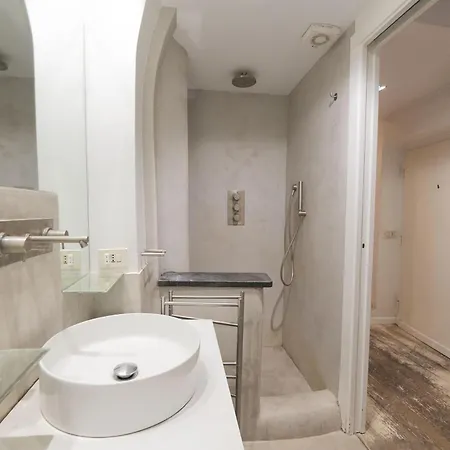 Elegant Retreat In Piazza Sforza Cesarini